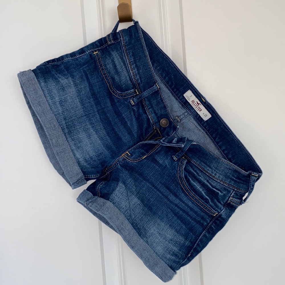 Hollister non-distressed dark wash medium rise shorts